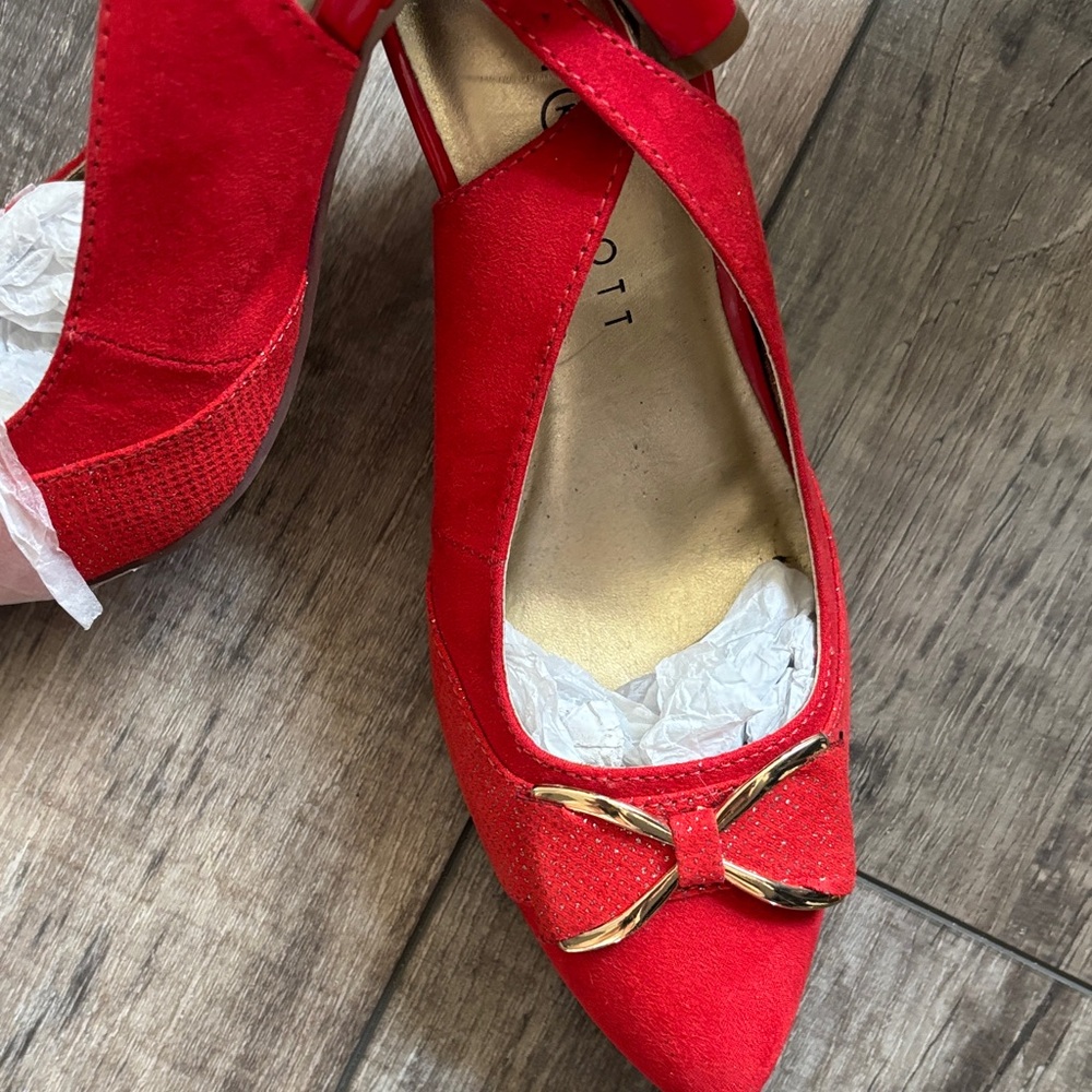 Nwt Karen Scott  Red Women's Shoes with Bow Accent